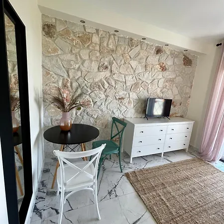 Sunny Apart Sofia 1 Bedroom 아파트 *